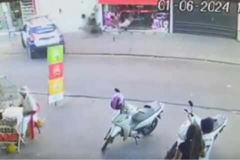 video.-viatura-da-pm-atinge-motocicleta-durante-perseguicao-em-mt