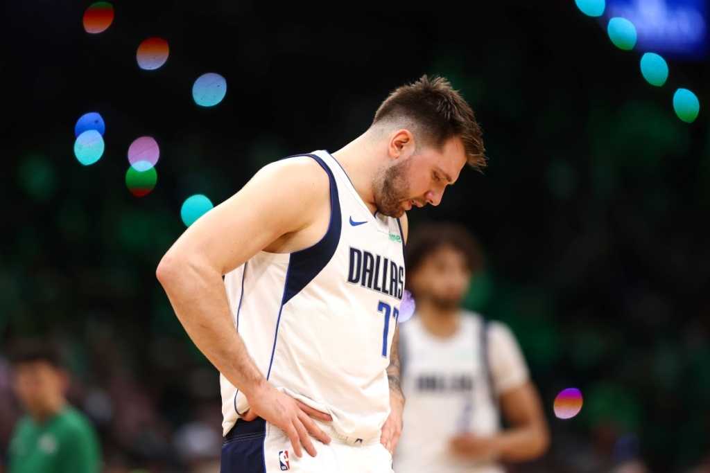 doncic-se-desculpa-por-expulsao-no-jogo-3:-“minha-culpa”