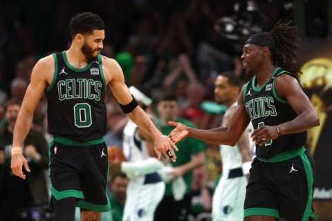 bostons-celtics-vence-dallas-mavericks-e-abre-2-x-0-nas-finais-da-nba
