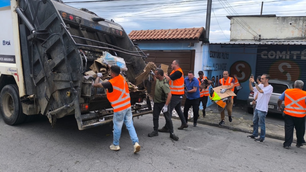 prefeitura-de-poa-faz-mutirao-de-limpeza-para-regularizar-coleta-de-lixo-na-cidade