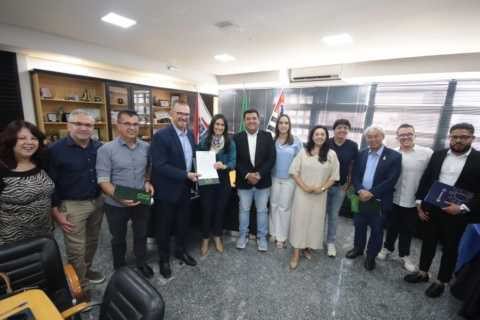 prefeitos-do-alto-tiete-recebem-secretaria-estadual-para-discutir-recursos-hidricos-e-clima